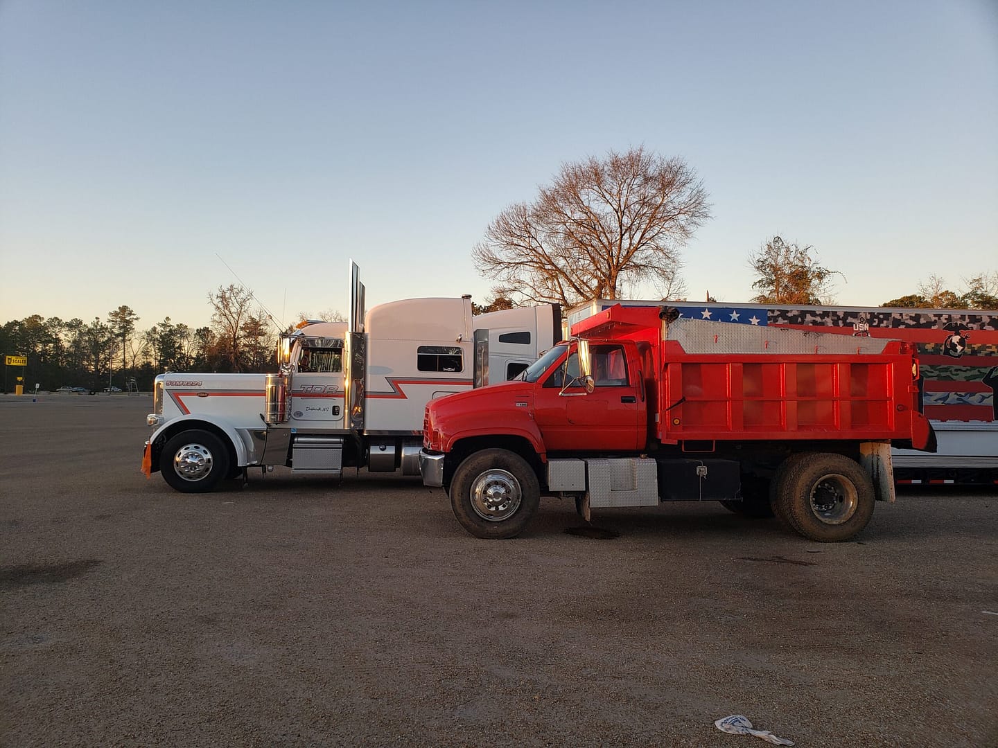 Diesel 18 wheelers waiting to be serviced or repaired at Hattiesburg Diesel truck repair Hattiesburg MS